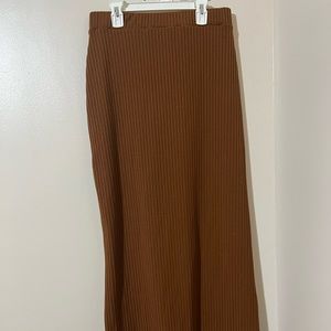 Ribbed maxi skirt